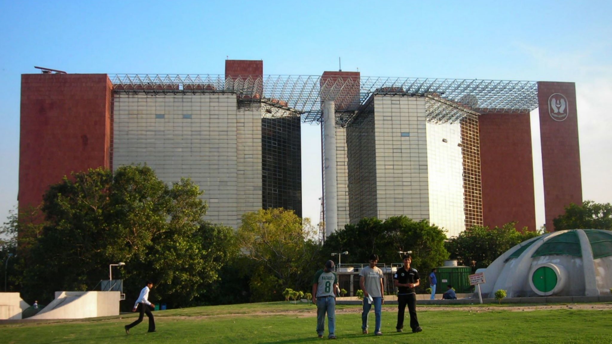 More expensive to rent office space in Delhi than Singapore: JLL report