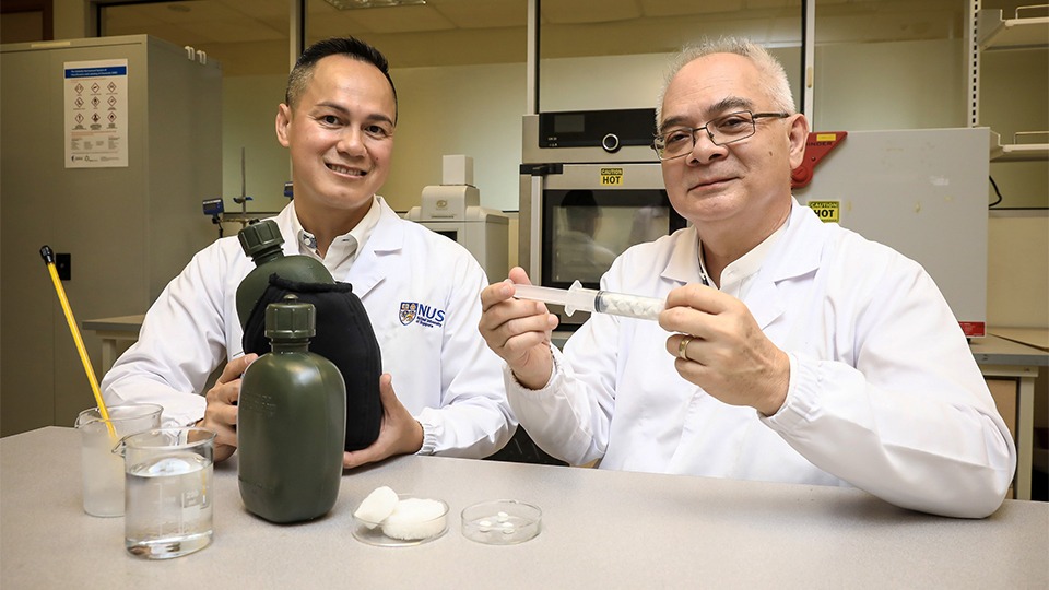 NUS researchers turn unwanted clothing into material for heat insulation and effective control for haemorrhage
