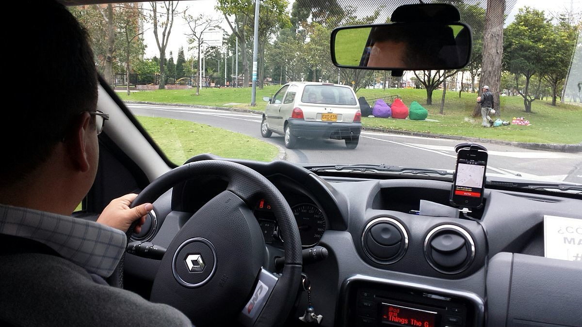 Singapore to review regulations governing taxi and private-hire cars