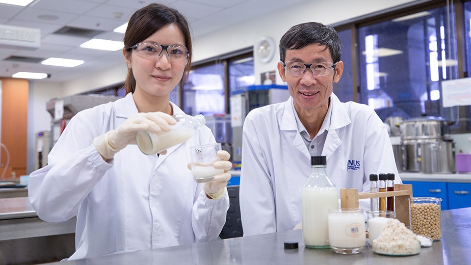 NUS food scientists give  soy pulp a new lease of life – as healthy probiotic drink