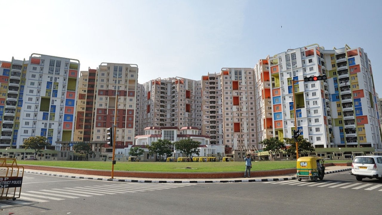 NRIs based in UAE investing in Indian real estate sector as rupee plummets
