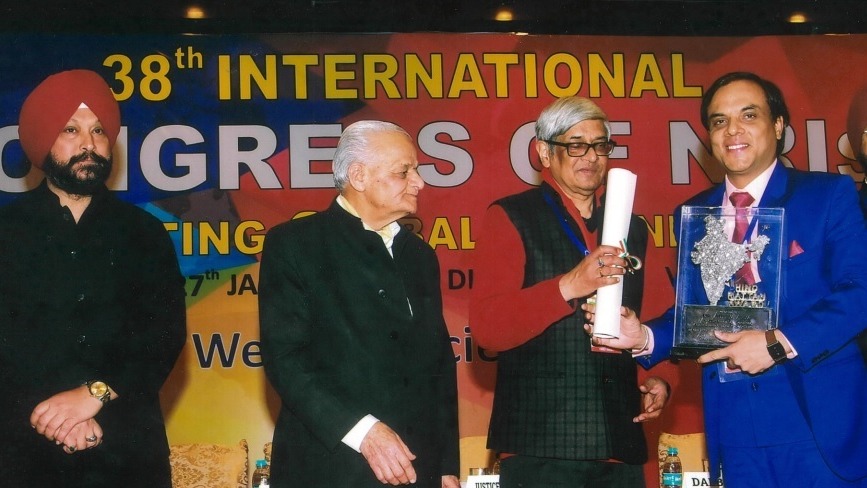 Indian origin Professor honoured with Hind Rattan Award 2019