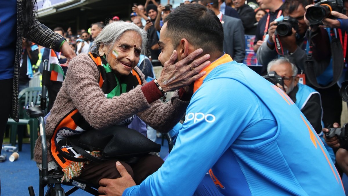 Virat, Rohit seek blessings of 87-year-old Indian super fan