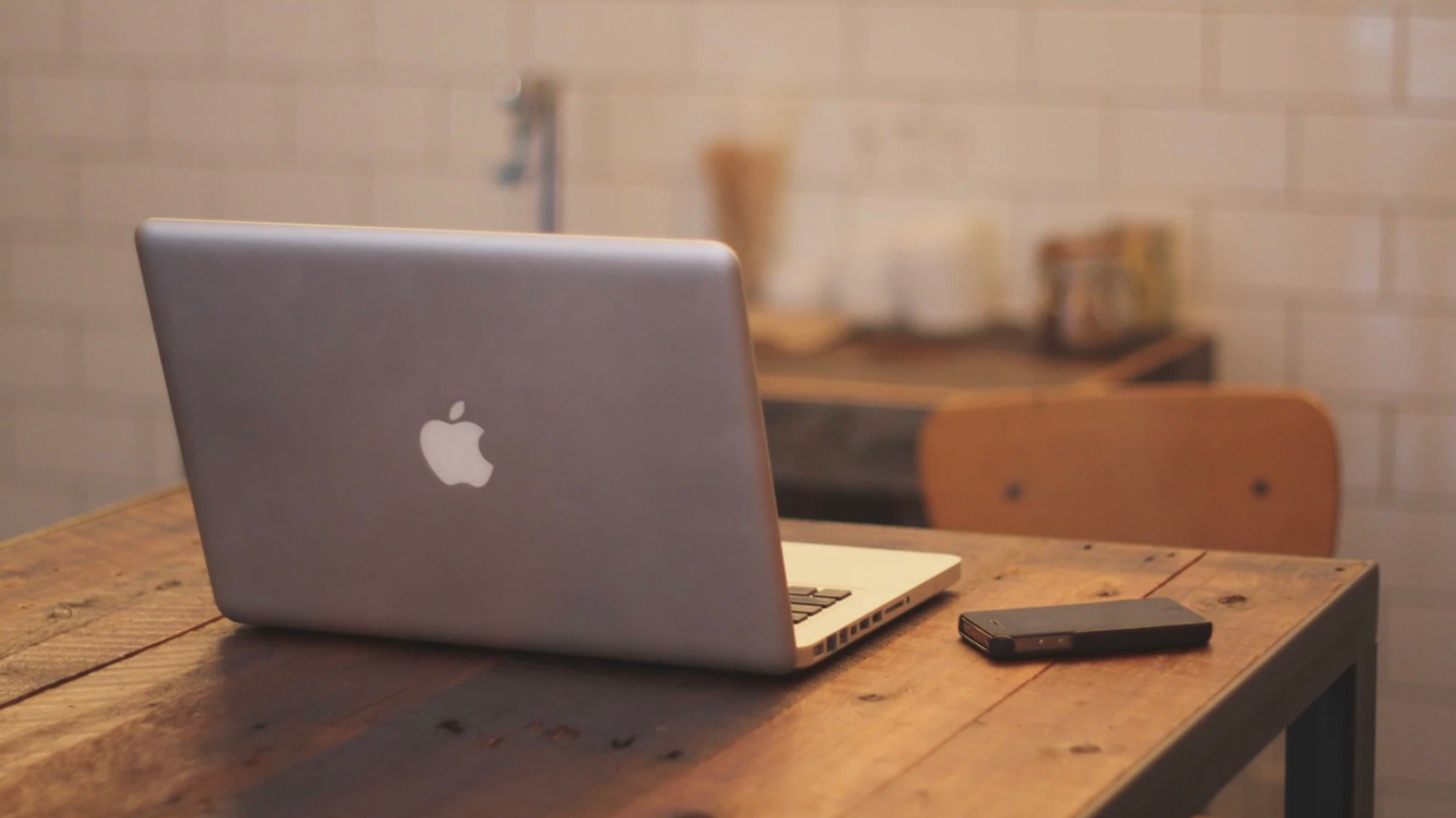 Singapore Airlines bans certain old MacBook Pro models on flights