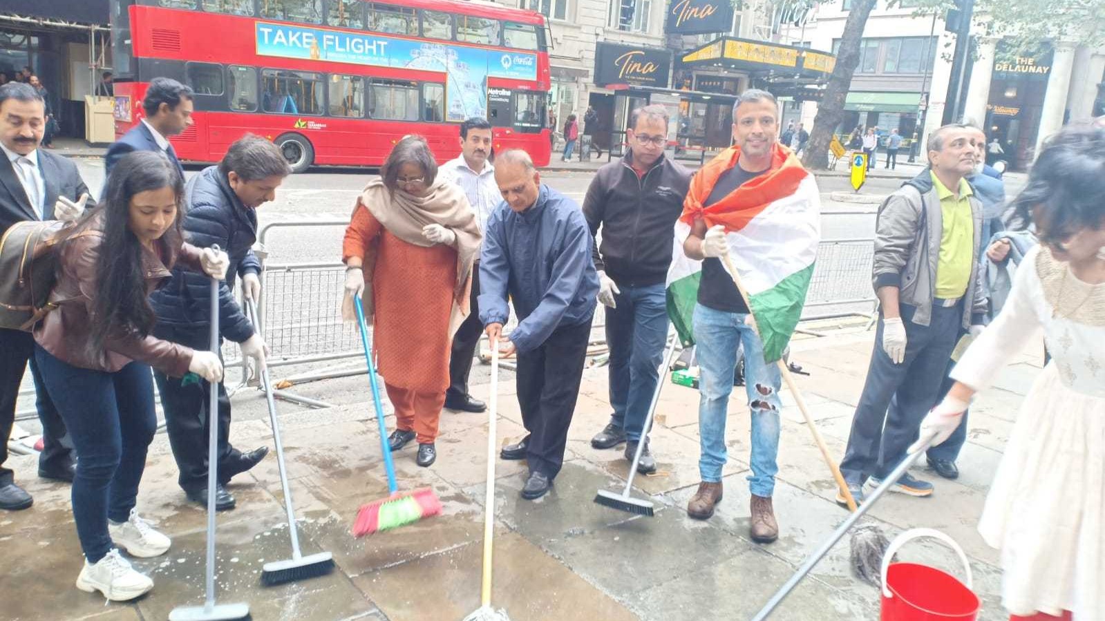 High Commission staff, Indians in UK clean up protesters’ mess at consulate