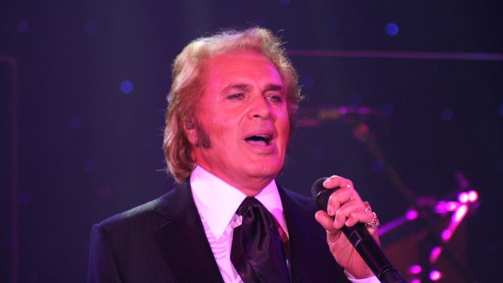 Singapore, get ready to sway to the romantic ballads of Engelbert Humperdinck