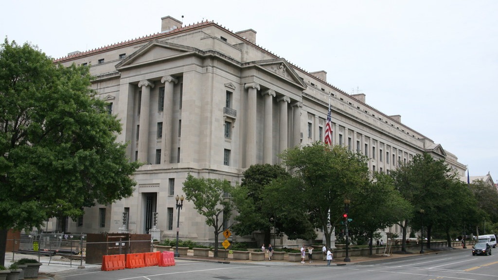 Indian-origin executives of Chicago startup charged in billion-dollar fraud scheme