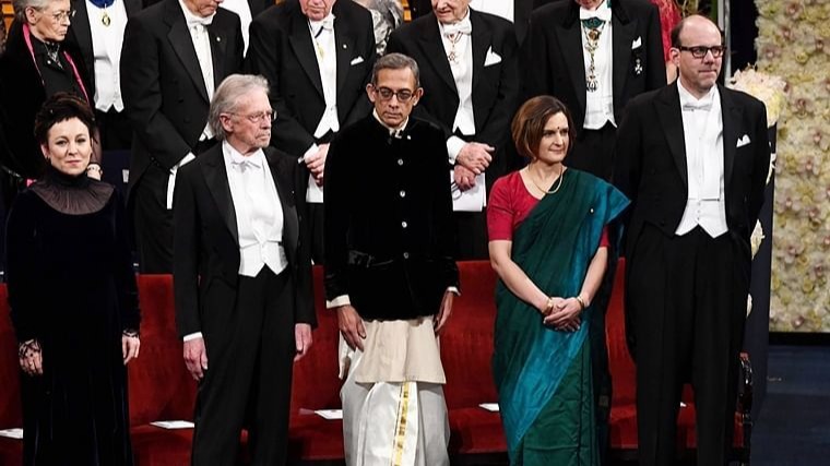 Dressed in Dhoti-Bandhgala, Abhijit Banerjee receives the Nobel Prize