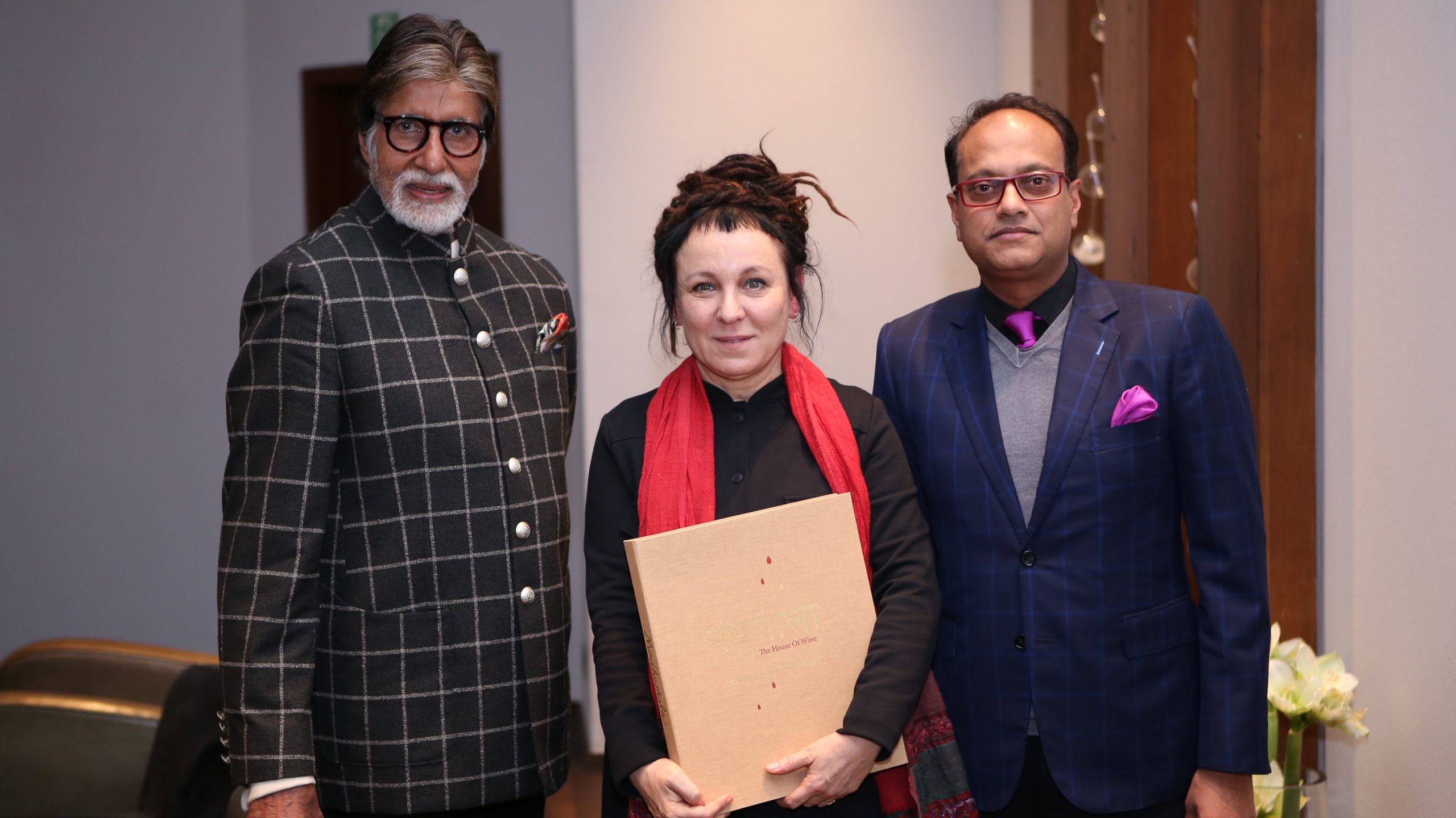 Big B honours the memory of his poet father, meets Nobel Prize winner in Poland