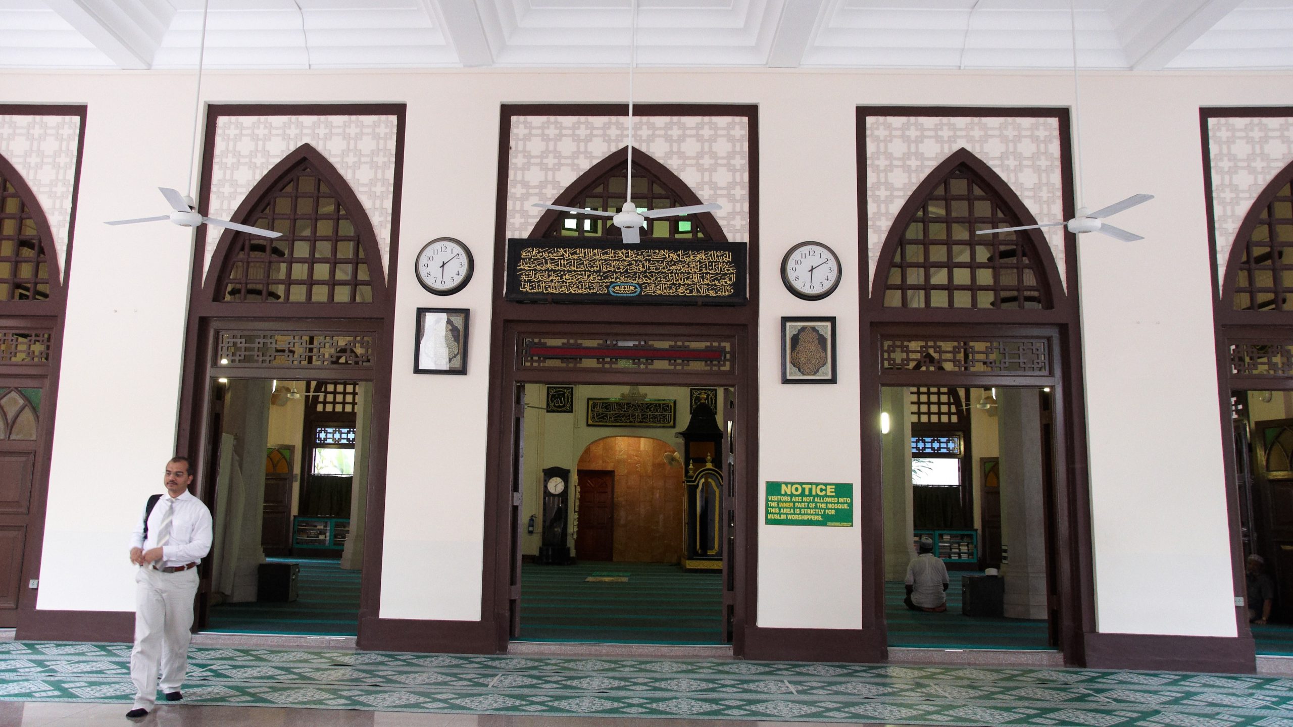 Singapore mosques to close for 5 days for disinfection