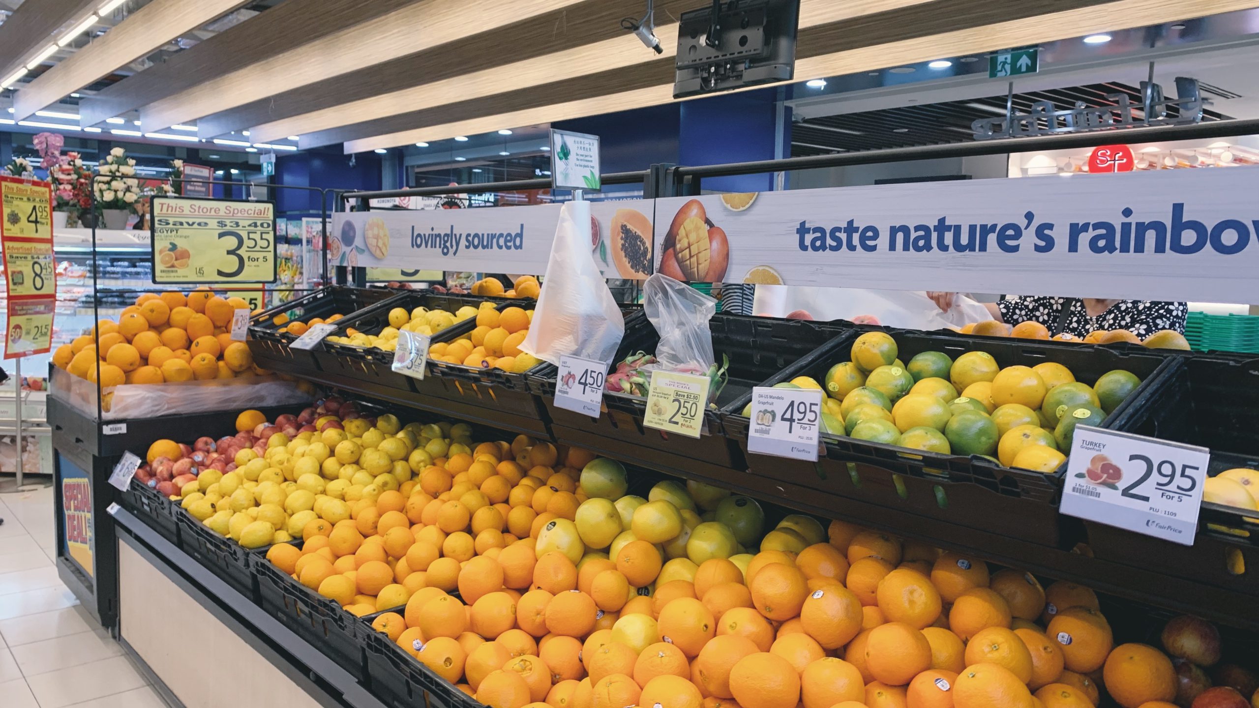 NTUC limits  purchases, PM Lee says food supplies between Singapore and Malaysia not affected