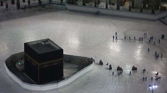 Saudi Arabia suspends domestic public travel and outer courtyard prayers in Mecca, Medina due to COVID-19