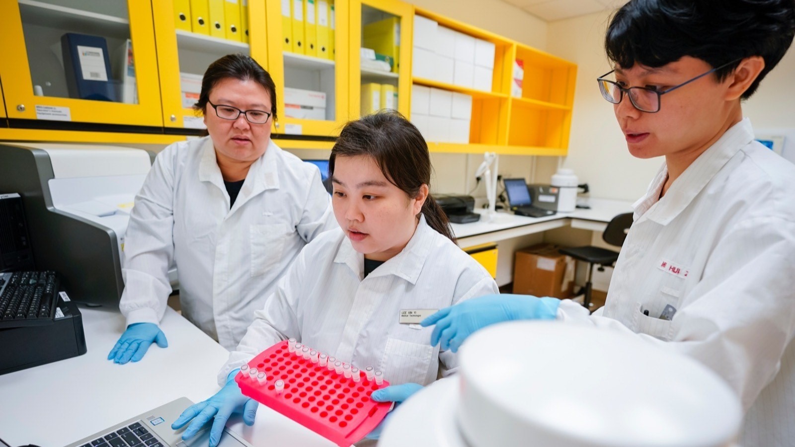 Singapore reports 120 new COVID-19 cases on April 5, quarantines 20,000 foreign workers
