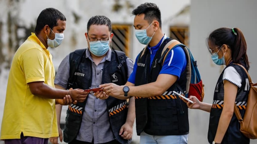 Mandatory to wear masks when leaving the house in Singapore now