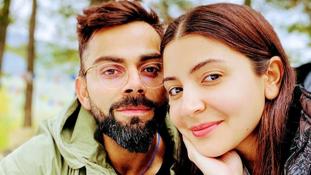 Anushka turns cricket fan, playfully heckles Virat to hit a four