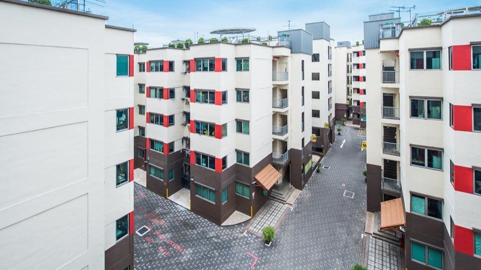 1,426 new COVID-19 cases in Singapore on April 20, most of them in foreign worker dormitories