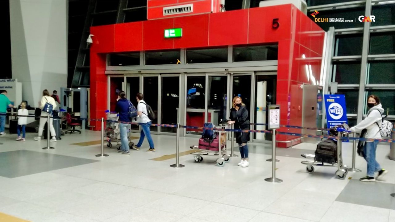 Indian government bars travel of all OCI card holders, suspends all visas