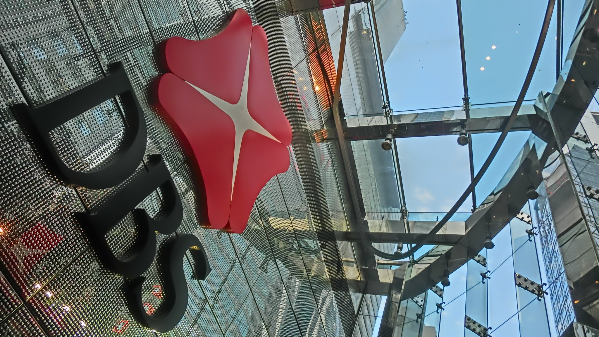 DBS enables over 800 merchants on e-Bazaar platform to get paid instantly