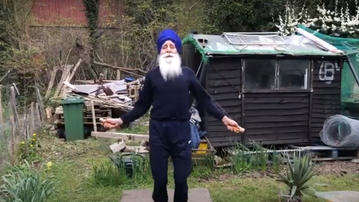 Boris Johnson honours 73-year-old “Skipping Sikh” for raising money for the NHS