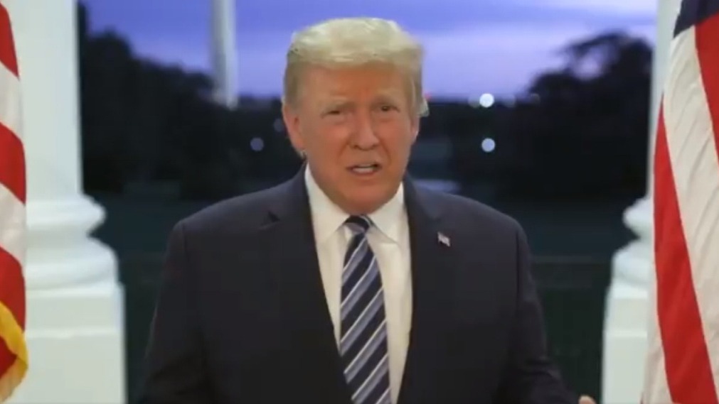 Donald Trump returns to White House, pulls off mask despite still being contagious