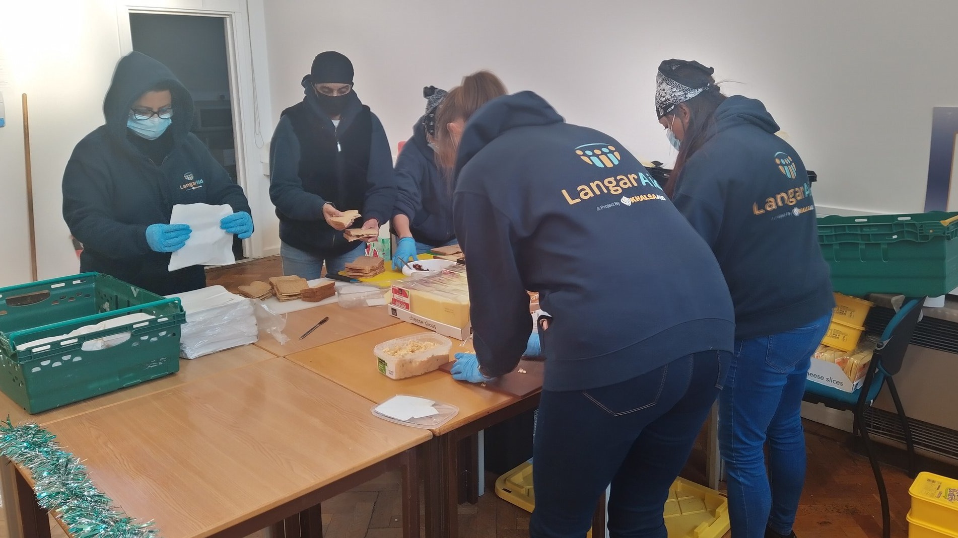 Sikh charities in the UK provide food to truckers stranded at France border