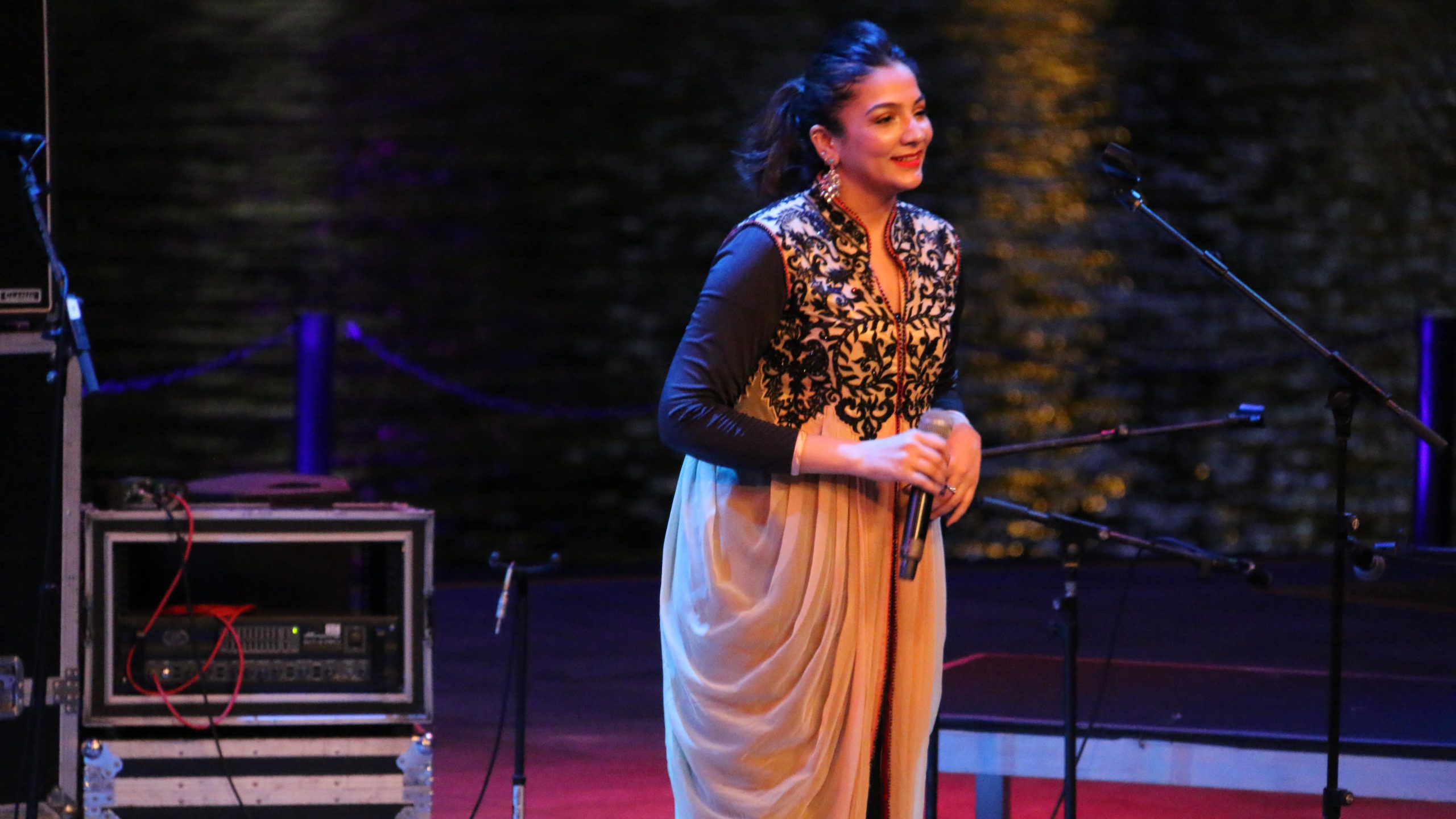 Catch The Band Walle’s Harsha Channa performing 90s Bollywood hits unplugged at Blackbox Centre