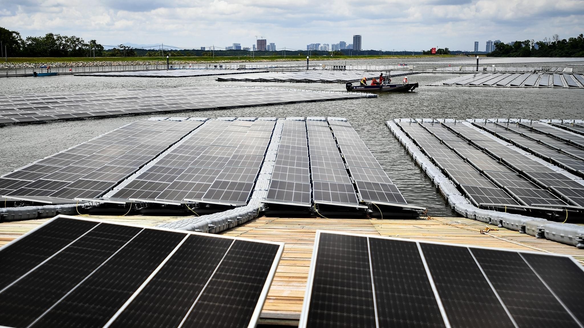 Singapore unveils world’s largest floating solar energy farm