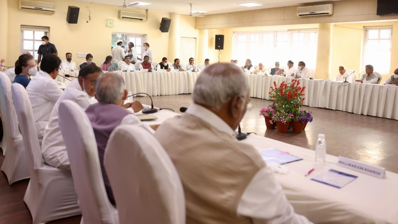 Congress chief meets Azad; G-23 leaders pitch for ‘collective leadership’