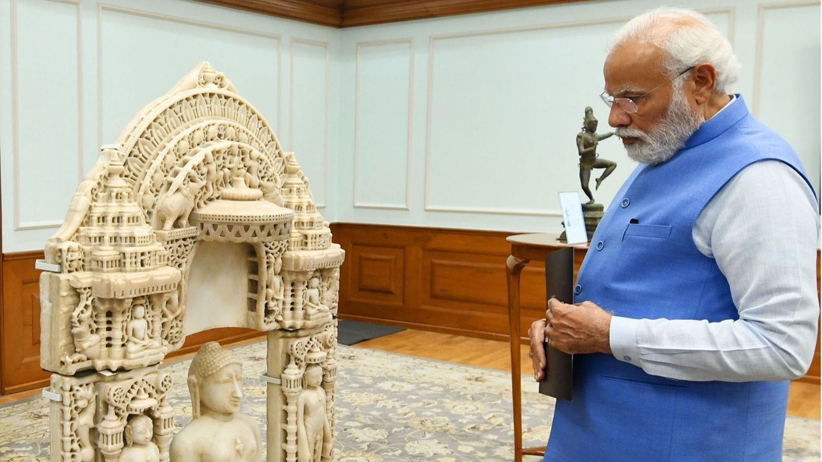 Australia returns 29 artefacts to India