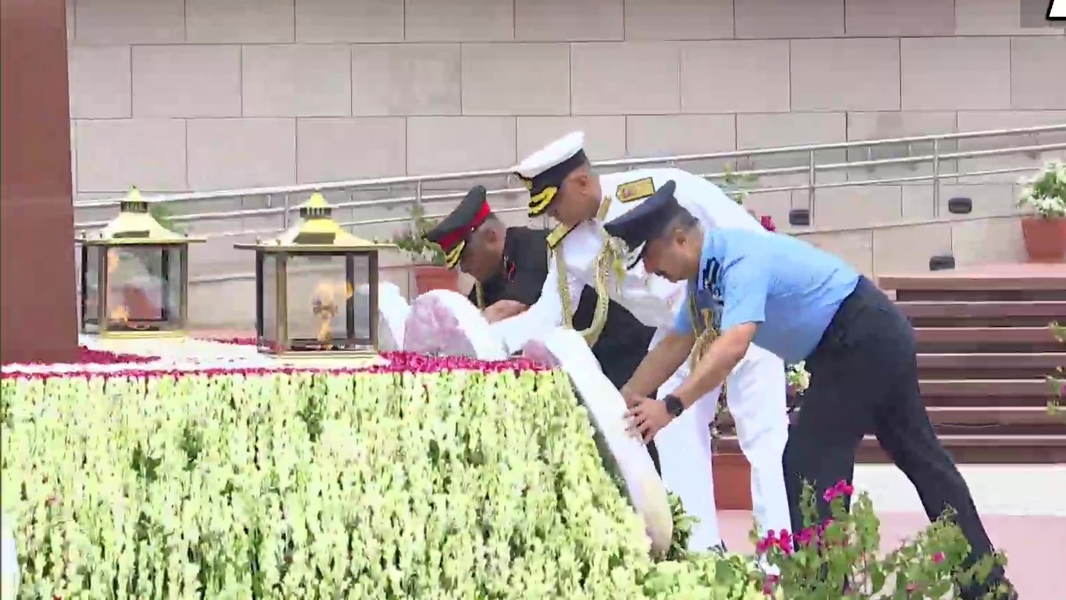 Kargil Vijay Diwas: India pays tribute to 1999 war heroes