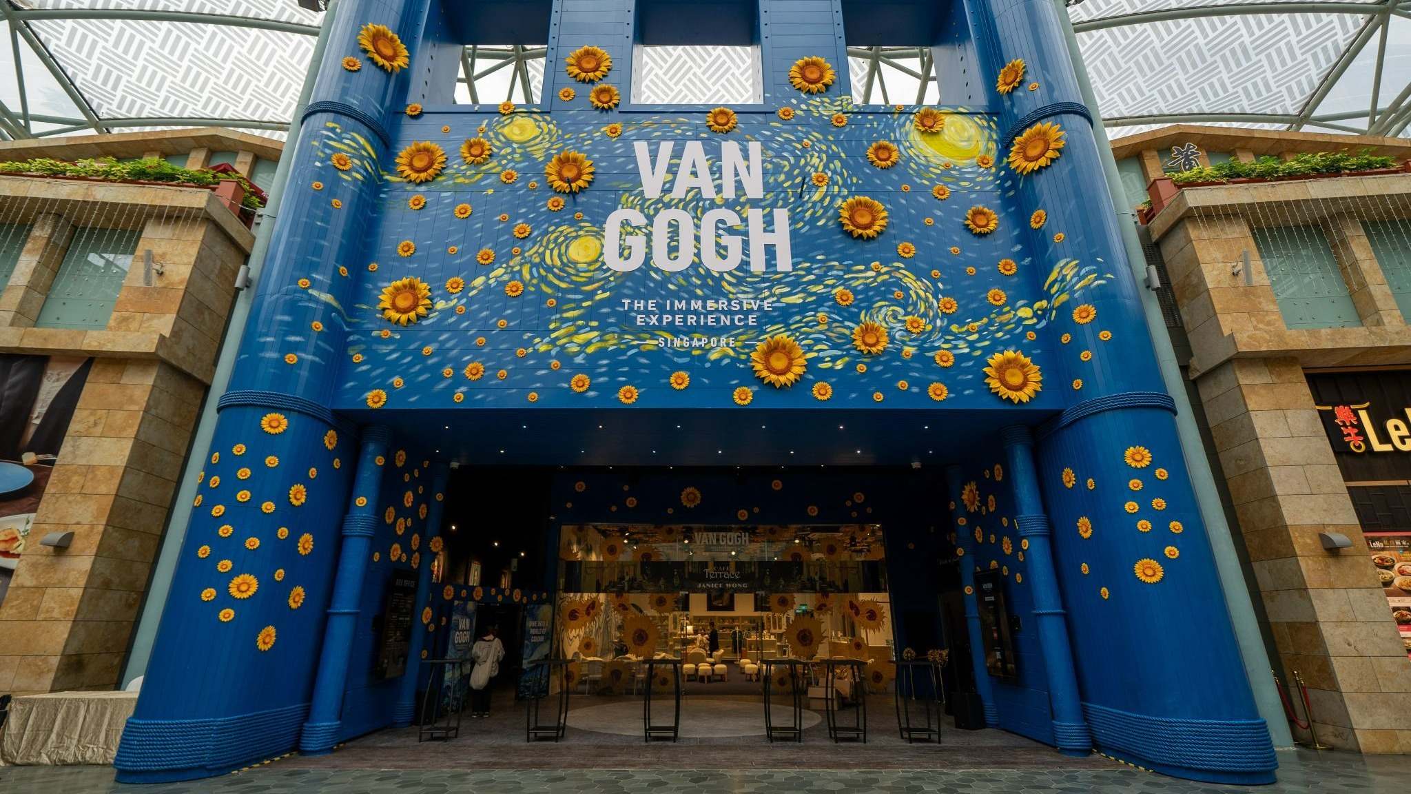 A world of art and wonder with Van Gogh: The immmersive experience