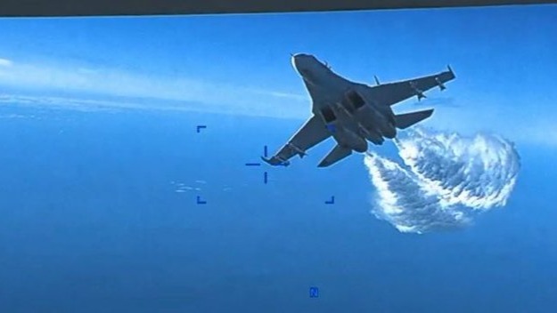 US releases video showing Russian jet dumping fuel on drone