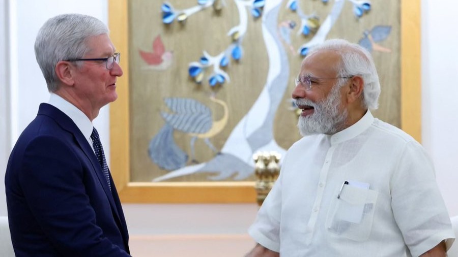 Tim Cook meets PM Modi, to open second Apple store in New Delhi on April 20