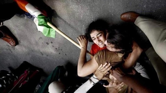 Protesting wrestlers detained after clash with Delhi Police; cops dismantle protest site