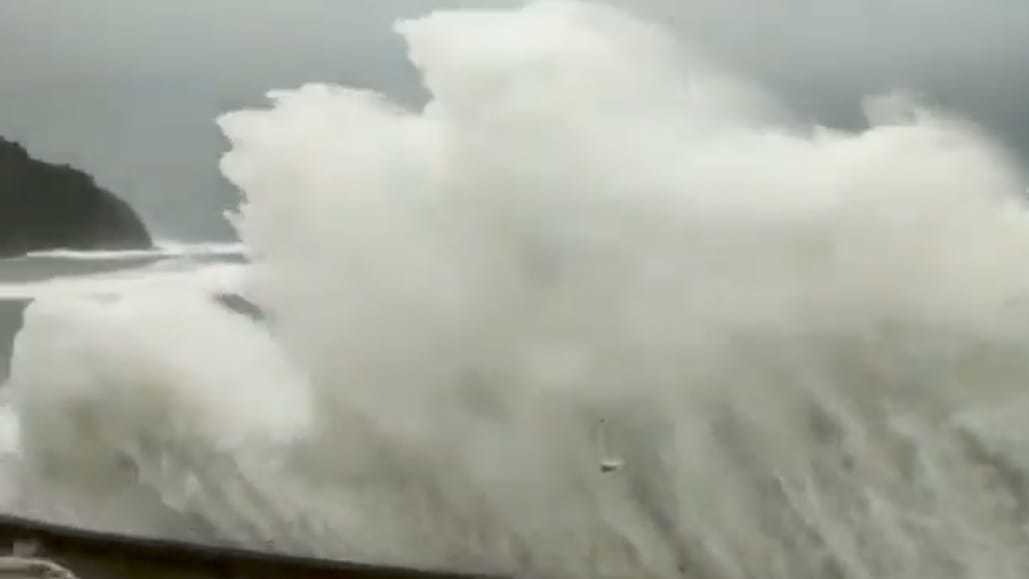 Cyclone Biparjoy races towards landfall; high waves hit western coast of India