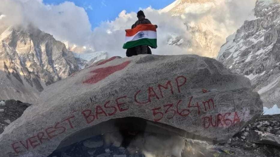 5-year-old Indian girl raises the tricolour at Everest Base Camp