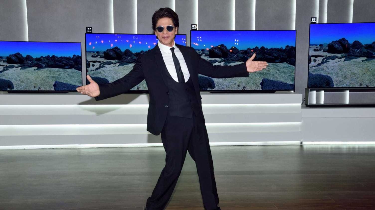 #AskSRK: King Khan marks 31 years in film industry through social media interaction with fans