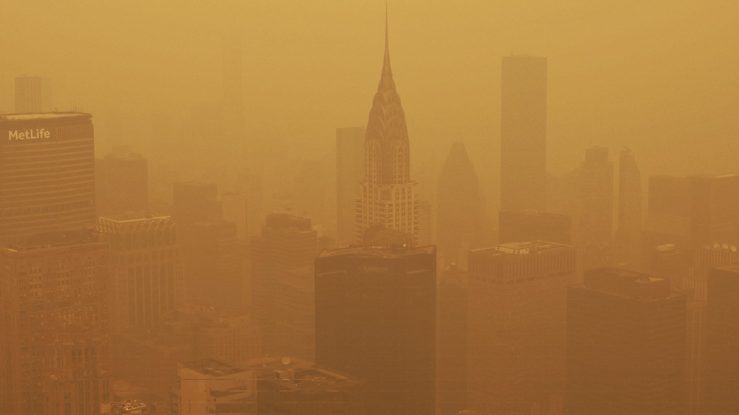 Smog curtain from Canadian wildfires descends on New York, American midwest again