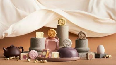 Raffles hotel Singapore crafts special mooncakes for Mid-Autumn Festival