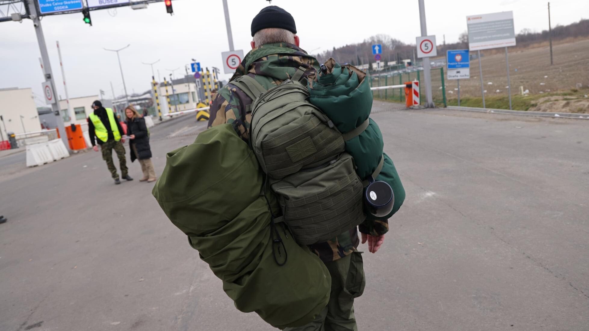 Ukrainian civilians attending survival, military training through virtual reality
