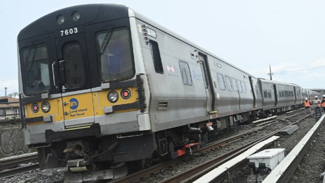 New York City: Long Island Rail Road train derails, 13 hurt