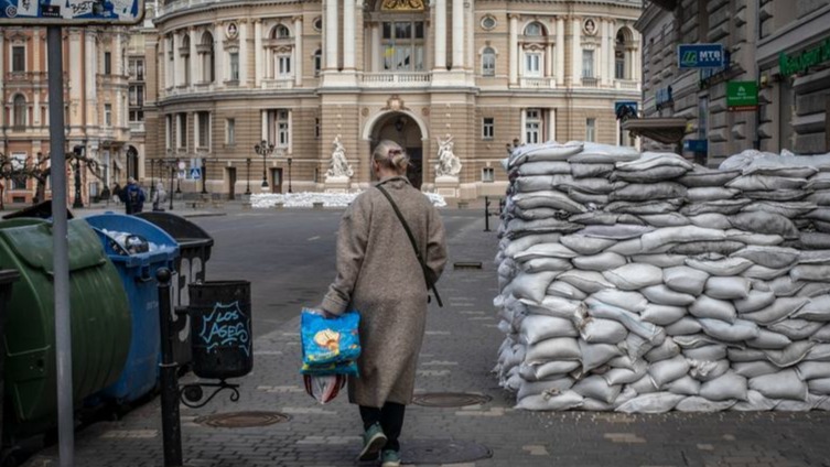 Ukraine: Russian shelling in Kherson leaves seven people, including a baby, dead