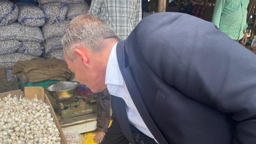 German Minister is fascinated after making UPI payment in Delhi vegetable shop, embassy shares video