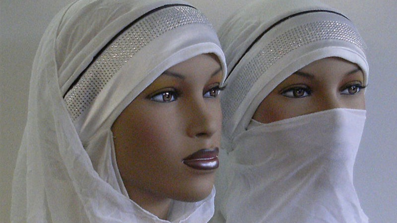 French govt decides to ban women from wearing Muslim abayas in state-run schools in new academic year