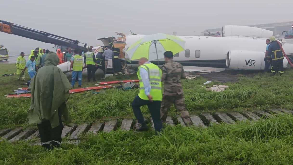 Private aeroplane skids off Mumbai runway and breaks into two pieces; 8 people injured