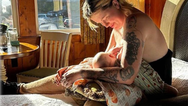 Ireland Baldwin shares image of her maternal duties, dad Alec Baldwin’s comment will touch your heart