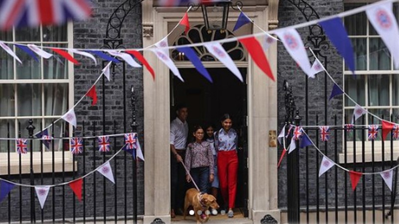 UK PM Rishi Sunak’s family dog is having ‘mixed emotions’ as it shares tough time with 10 Downing Street’s resident cat, reveals Akshata Murty