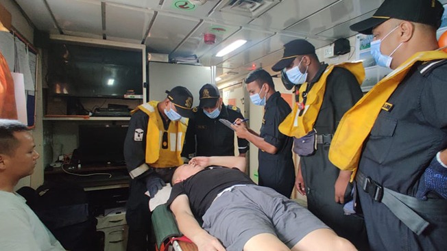 MT Hua Wei 8: Indian Coast Guard conducts medical evacuation of Chinese crew member