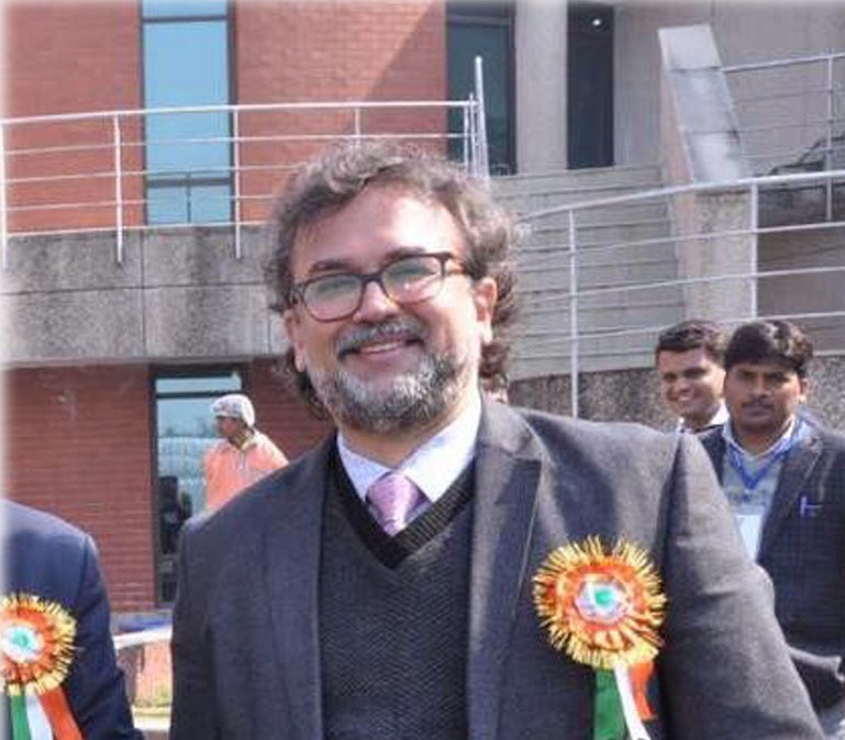 IIT Kanpur professor Sameer Khandekar collapses, dies of cardiac arrest while delivering lecture at alumni meet