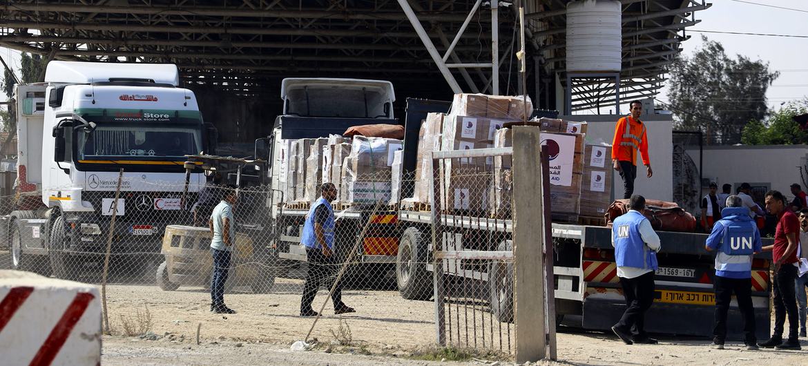 Fuel shortage could put the brakes on trucks delivering aid to Gaza, warns senior UN official
